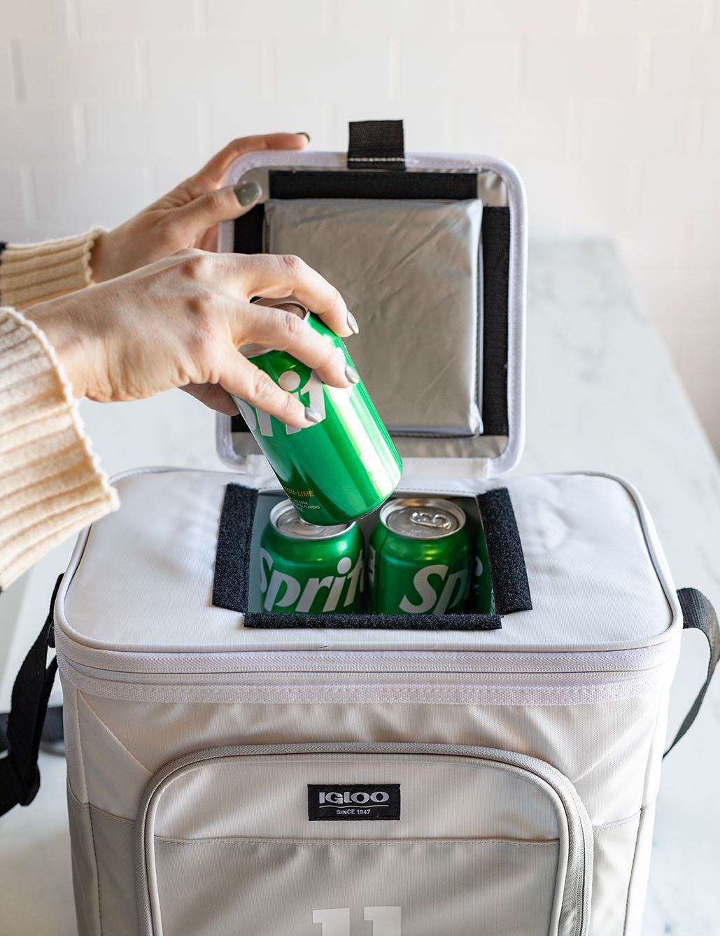 JJ's IGLOO® Seadrift™ COOLER - WHITE/GREY