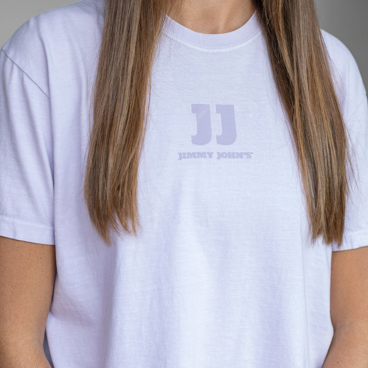 LILAC COMFORT COLORS® JJ CROPPED TEE