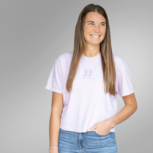 LILAC COMFORT COLORS® JJ CROPPED TEE